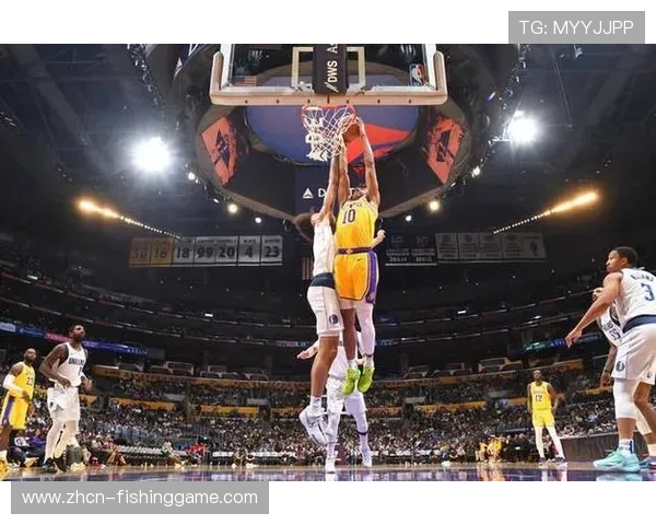 拉拉维亚爆发砍下25分 湖人白人三少再添新星闪耀全场