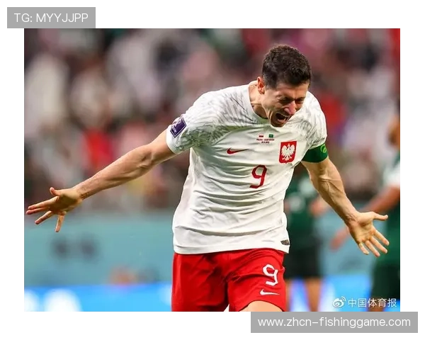 莱万晃倒后卫冷静推射,37岁老将解锁生涯第600球里程碑 莱万晃倒后卫冷静推射,37岁老将解锁生涯第600球里程碑